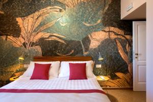 a bedroom with a large bed with a floral wallpaper at Dimora del Leone Gaeta in Gaeta