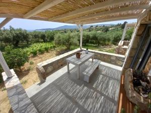 Balkón nebo terasa v ubytování Koroni Stone House, newly built studios by the sea