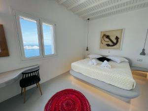 A bed or beds in a room at Yalos mykonos 3 bedroom Luxury home in Mykonos Town with Sea & Sunset view