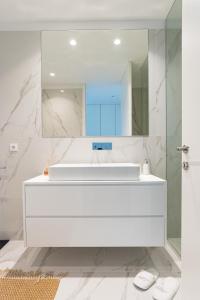 Koupelna v ubytování Sun&Sea Luxury Apartment by MP