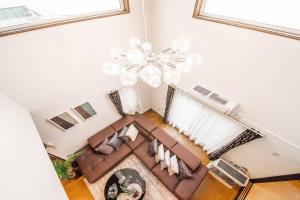 a living room with a couch and a chandelier at THE BEEHIVEⅠ in Sapporo