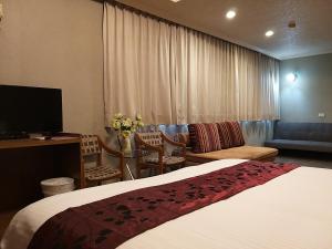 TV a/nebo společenská místnost v ubytování Guan Lun Hotel
