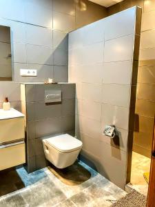 Kúpeľňa v ubytovaní Holiday Apartment Javea, Puerto, planta baja, 2 bedr, own garden