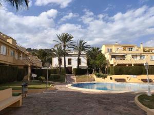 Bazén v ubytovaní Holiday Apartment Javea, Puerto, planta baja, 2 bedr, own garden alebo v jeho blízkosti
