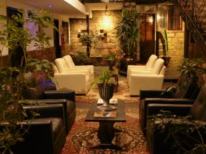 Ruang duduk di Hotel Montecristo Cusco