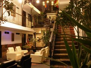 Ruang duduk di Hotel Montecristo Cusco