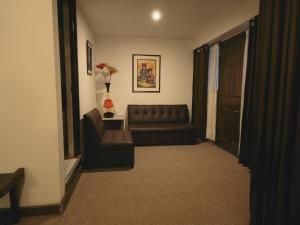 Ruang duduk di Hotel Montecristo Cusco