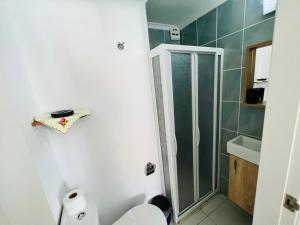 Kamar mandi di Hygge Ayvalık