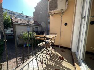 A balcony or terrace at Spacieux Marx Dormoy avec parking gratuit C