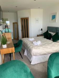 Postel nebo postele na pokoji v ubytování Lazy Waves Boutique B&B