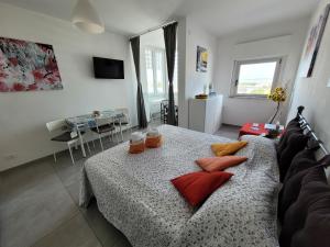 Televízia a/alebo spoločenská miestnosť v ubytovaní Rosato 2 Sea View Apartment