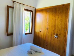 Tempat tidur dalam kamar di Ca n'Andrea - Magnifico chalet con jardin y piscina