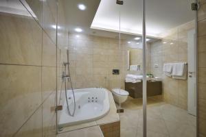 Bagno di 21st Floor Hotel