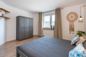 Posteľ alebo postele v izbe v ubytovaní Apartament Nad Różami