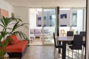 Un Lugar House Canteras - Coliving的休息区