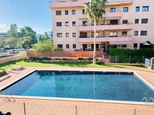 The swimming pool at or close to rosa sensat