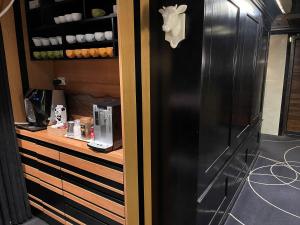 Cucina o angolo cottura di 21st Floor Hotel