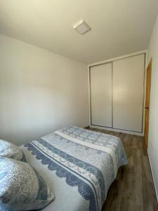 Postel nebo postele na pokoji v ubytování Urb Rivera guadiaro 6 Casa Marta + 16 fotografií