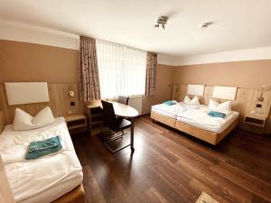 Postel nebo postele na pokoji v ubytování Hotel garni Kleindienst