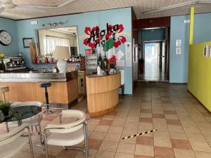 Kuchyň nebo kuchyňský kout v ubytování Hotel Aloha
