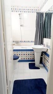 Phòng tắm tại S+1 propre à manzah 7 bis