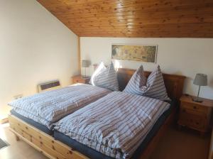 Ліжко або ліжка в номері Family- Home Alpenblick