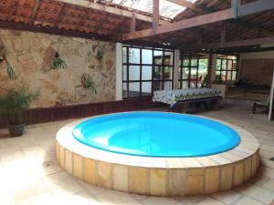 a large pool in the middle of a patio at Pousada Vale das Orquídeas in Lavrinhas
