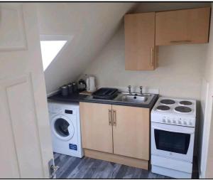 Kitchen o kitchenette sa Inviting 1-Bed Apartment in Campbeltown Loch views