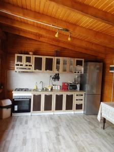 Cabanele Deltei tesisinde mutfak veya mini mutfak