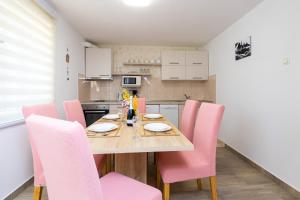 Kuchyň nebo kuchyňský kout v ubytování Apartment Grafulin
