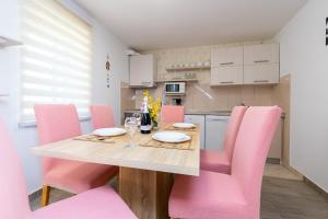 Kuchyň nebo kuchyňský kout v ubytování Apartment Grafulin
