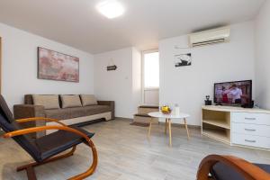 TV a/nebo společenská místnost v ubytování Apartment Grafulin