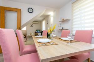 Kuchyň nebo kuchyňský kout v ubytování Apartment Grafulin