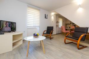 TV a/nebo společenská místnost v ubytování Apartment Grafulin