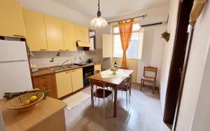 Kuchyňa alebo kuchynka v ubytovaní Amari Residence