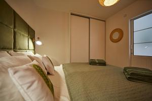 Posteľ alebo postele v izbe v ubytovaní Cactus Sombrerudo- bright apartment next to Yumbo