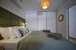Posteľ alebo postele v izbe v ubytovaní Cactus Sombrerudo- bright apartment next to Yumbo
