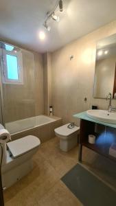 a bathroom with a tub and a toilet and a sink at Dimi Holidays Porto Cristo SLU Meerblick 4 Apartment 4 - 120 m zum Strand in Porto Cristo