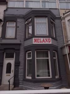 ein meeland-Gebäude mit einem Schild drauf in der Unterkunft Meland (Families ONLY B&B) in Blackpool