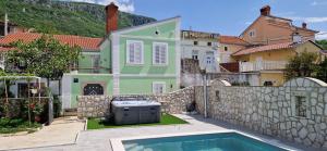 Bazén v ubytování Holiday home Green Point nebo v jeho okolí
