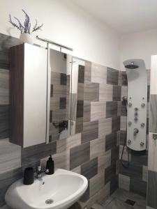 a bathroom with a sink and a shower at Dorka apartman in Vonyarcvashegy