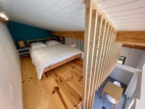 Postel nebo postele na pokoji v ubytování Annexe des Pins - studio gîte avec piscine & climatisation