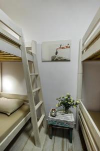 Postel nebo postele na pokoji v ubytování Kalimera & Apoplous boathouse