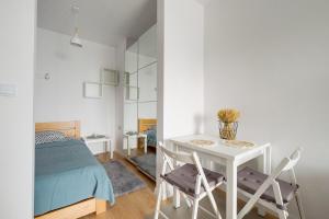 Fotografia z galérie ubytovania Cozy studio for 4 ppl with balcony vo Varšave
