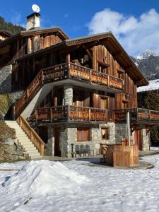 Gallery image of Chalet des Trappeurs Coeur Vanoise 15 persons in Champagny-en-Vanoise