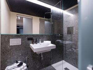A bathroom at Platzhirsch Kufstein