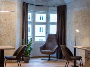 A seating area at Platzhirsch Kufstein