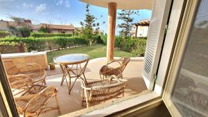 Μπαλκόνι ή βεράντα στο Stunning 5-Bedroom Villa with Breathtaking Sea Views & Roof Penthouse at Badr resort North Coast El Alamein !! الساحل الشمالي