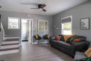 a living room with a couch and a ceiling fan at SAND HILL COTTAGE 3 Bedroom Home near PURDUE! River & Park View in West Lafayette