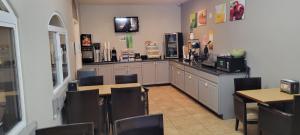 a restaurant with tables and chairs and a bar at Quality Inn & Suites Salina National Forest Area in Salina